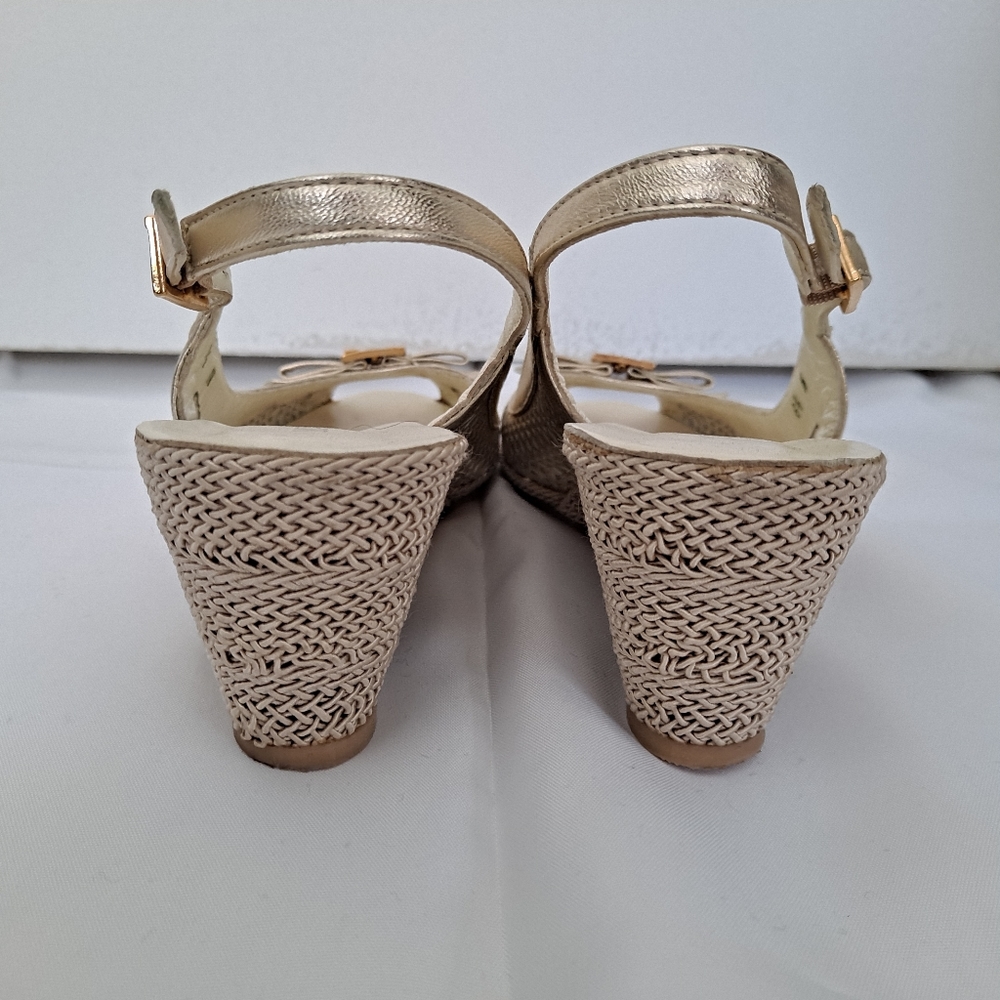 Sesto Meucci Wedge Sandal Italian Leather Gold Bow 8.5 - Picture 4 of 9